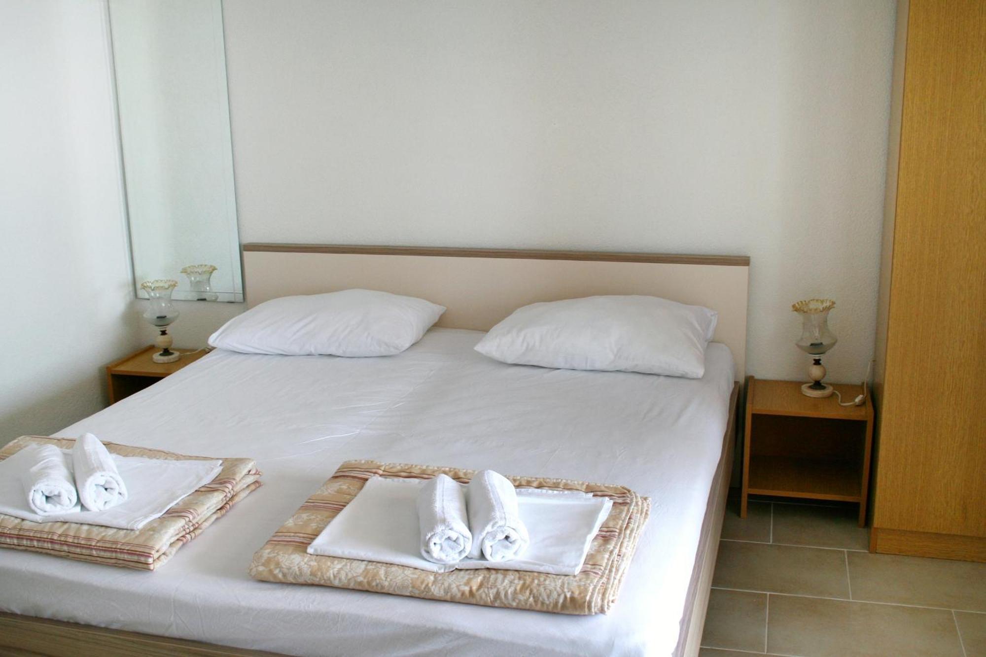 Apartments By The Sea Pisak, Omis - 1014 Quarto foto